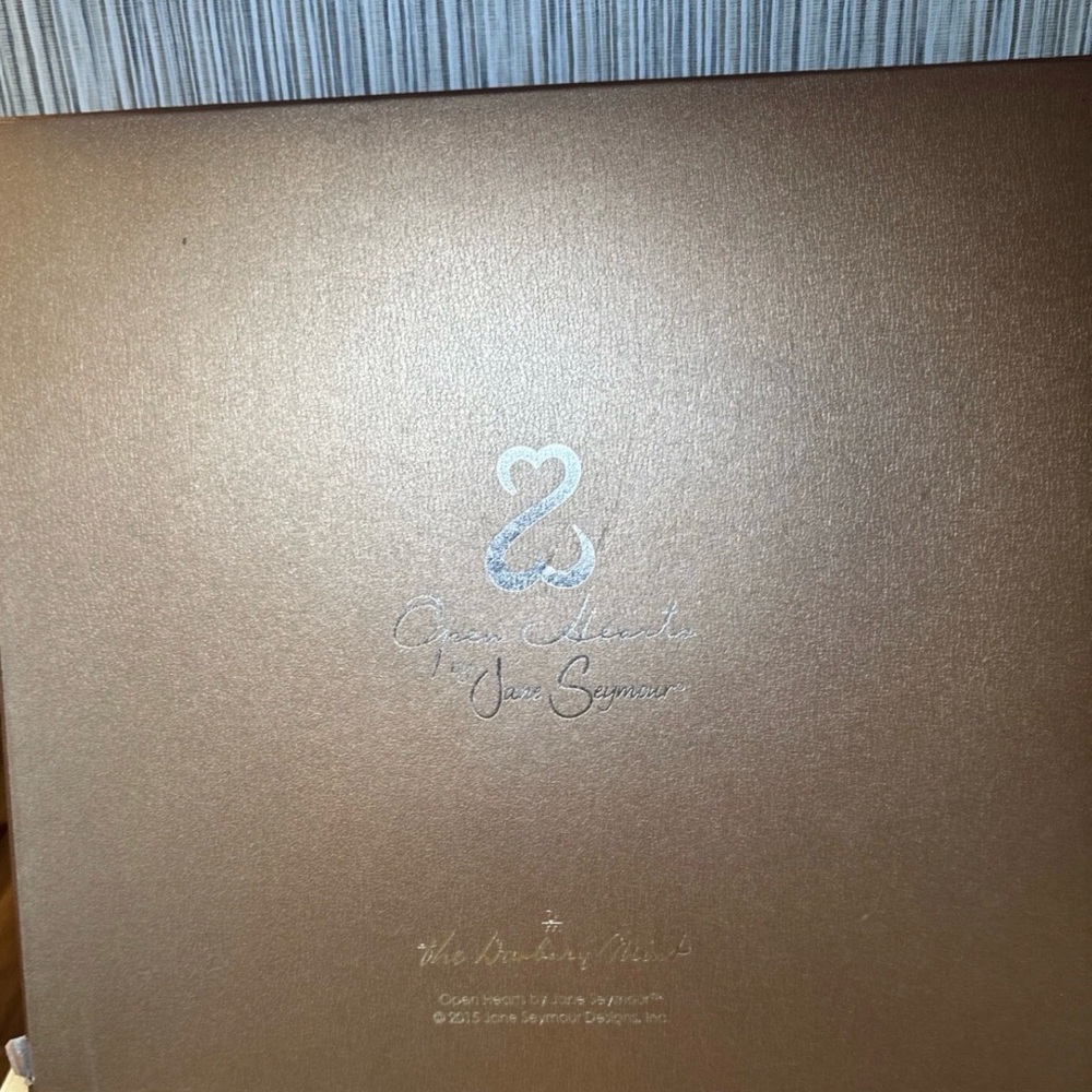 Jane Seymour Open Hearts Signature handbag with box - Picture 11 of 13